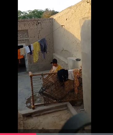 Desi village bhabhi naked bathing hidden cam